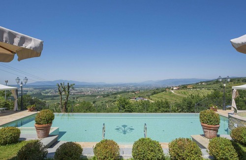 Giugnano Villa | Stunning villa for 5 guests with A/C, WIFI, pool, TV and panoramic view