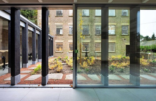 Macclesfield House | Stunning villa for 19 people with WIFI, private pool, hot tub and terrace