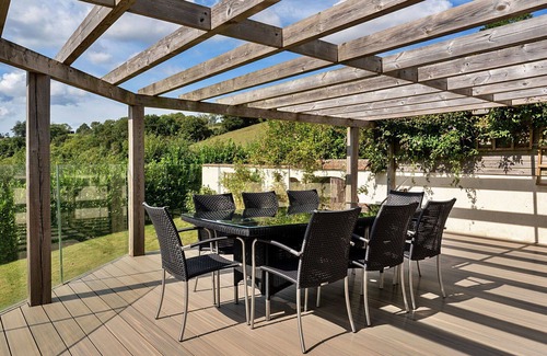 Newton Saint Cyres House | Stunning villa for 10 guests with WIFI, terrace, pets allowed and parking