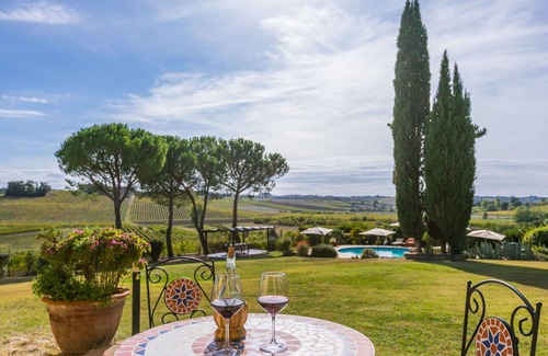 Vinci Villa | Stunning villa for 10 people with WIFI, private pool, TV, pets allowed, panoramic view and park.