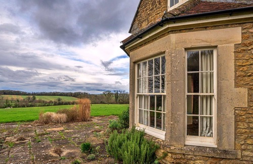 Wincanton House | Stunning villa for 16 guests with WIFI, terrace and pets allowed