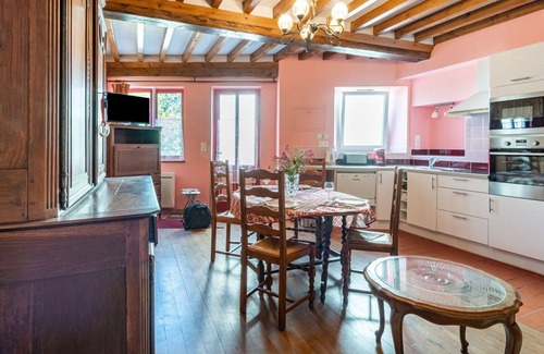 Commes House | Stunning villa for 4 guests with TV and pets allowed