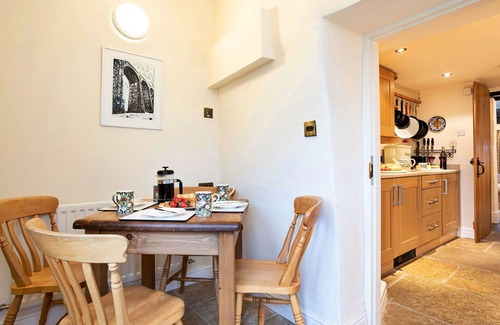 Ingleton House | Stunning villa for 4 guests with WIFI, TV, terrace and pets allowed