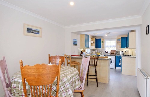 Inverurie House | Stunning villa for 4 guests with WIFI and parking