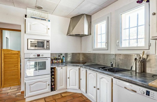Rustrel House | Stunning villa for 4 people with private pool, WIFI, TV and terrace