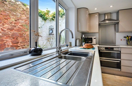 Kingsand House | Stunning villa for 4 people with WIFI and terrace