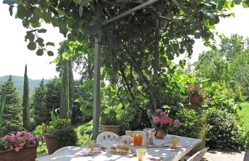 Camaiore Villa | Stunning villa for 5 people with WIFI, TV, terrace, pets allowed and parking