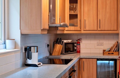 Truro House | Stunning villa for 5 people with WIFI, hot tub, TV, terrace and pets allowed