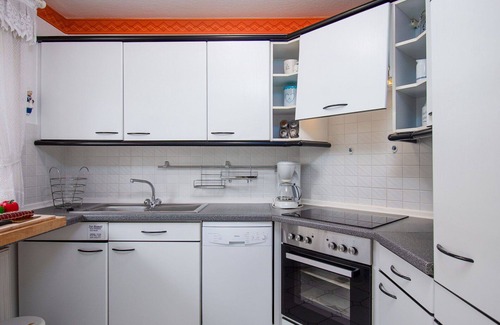 Norddeich House | Stunning villa for 6 guests with WIFI, TV, terrace and parking