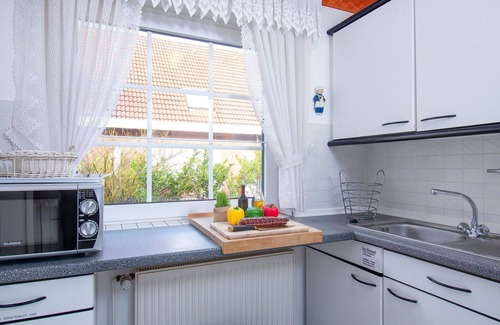 Norddeich House | Stunning villa for 6 guests with WIFI, TV, terrace and parking