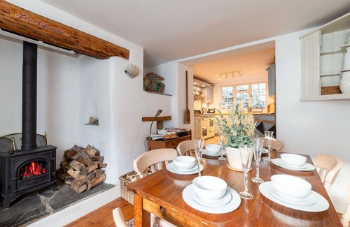 Portloe House | Stunning villa for 6 people with WIFI, TV, patio and pets allowed