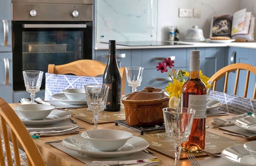 Llandrillo House | Stunning villa for 4 guests with WIFI, hot tub, TV and terrace