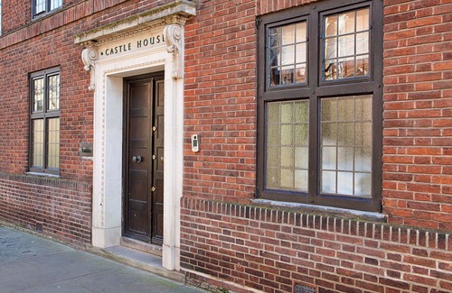 Nottingham City Centre House | Stunning villa for 12 people with WIFI, hot tub, terrace and parking