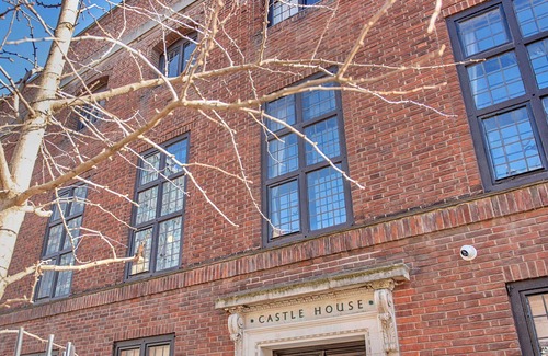 Nottingham City Centre House | Stunning villa for 12 people with WIFI, hot tub, terrace and parking