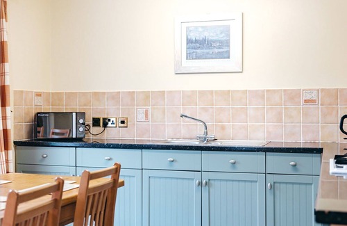 Eaton Mascott House | Stunning villa for 4 guests with WIFI, TV and pets allowed