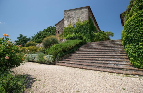 Chiusdino Villa | Stunning Villa near San Galgano up to 18 people