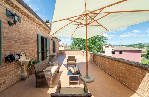 Lucignano Villa | Stunning villa with A/C, sauna, hot tub, WIFI, private pool, TV, patio, close to Montepulciano