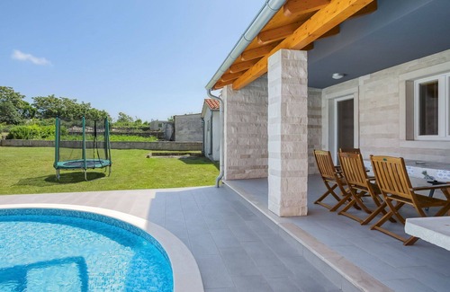 Bratulici House | Stunning villa with A/C, WIFI, private pool, TV, terrace, pets allowed and panoramic view