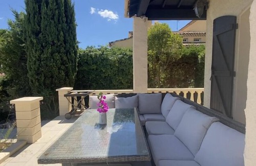 Marseillan Villa | Stunning villa with a pool - Just a 5 minute walk from the Old Town and Port