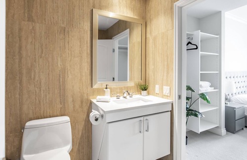 Lower Lonsdale Apartment | Stunning waterfront luxury condo, great location - 90 days minimum