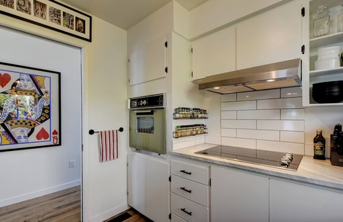 Sidney House | Stunning Waterfront 2-Bedroom Home in Sidney