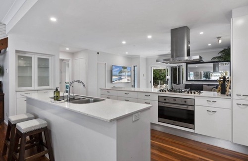 Bellara House | Stunning Waterfront Home with pool - Sylvan Beach