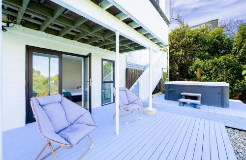 Bucklands Beach House | Stunning Waterfront Villa in Bucklands Beach