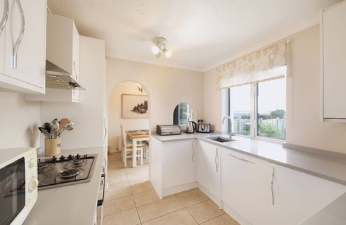 Poole House | Stunning Waterside Cottage in Poole Harbour