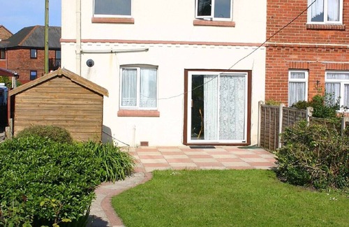 Poole House | Stunning Waterside Cottage in Poole Harbour