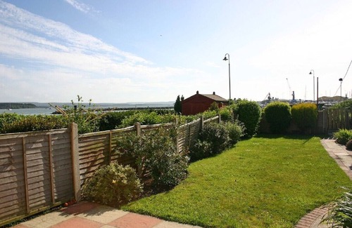 Poole House | Stunning Waterside Cottage in Poole Harbour