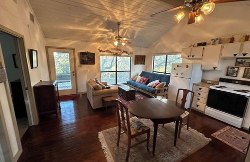 Blanco House | Stunninghome on The Blanco River