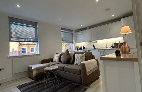 Runnymede Apartment | Style and Comfort at 3 Churchward House