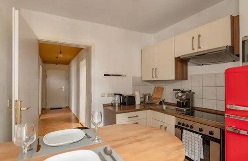 Gruna Apartment | Stylisches 2R Apartment | Großer Garten | Parken