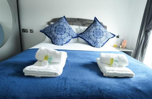 Bon-y-maen Apartment | Stylish 1-Bedroom Apartment sleeps 4