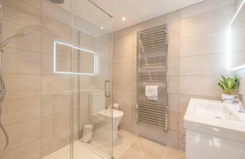 Bray on Thames House | Stylish 1 Bedroom Retreat in Maidenhead