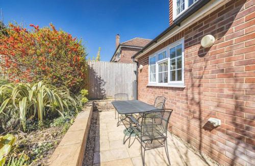 Bray on Thames House | Stylish 1 Bedroom Retreat in Maidenhead