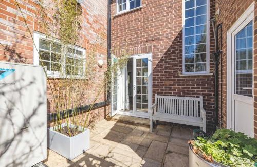 Bray on Thames House | Stylish 1 Bedroom Retreat in Maidenhead