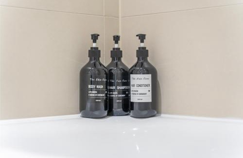 Royal Docks Apartment | Stylish 1 BR Gym Near Excel & London City Airport