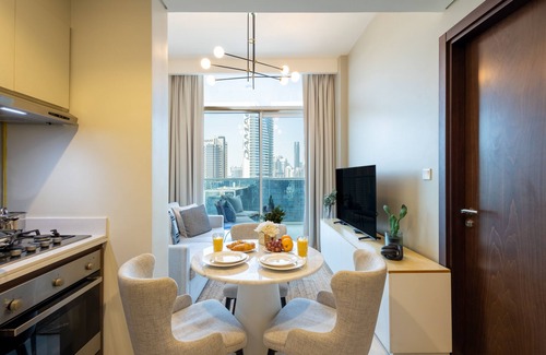 Downtown Dubai Apartment | Stylish 1BR Business Bay - Burj View - Pool & Gymn