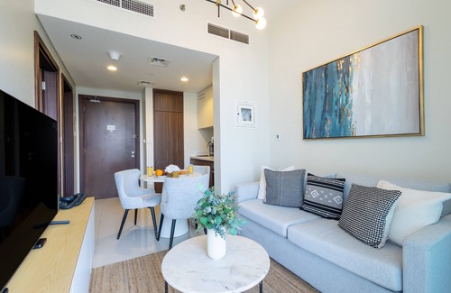 Downtown Dubai Apartment | Stylish 1BR Business Bay - Burj View - Pool & Gymn