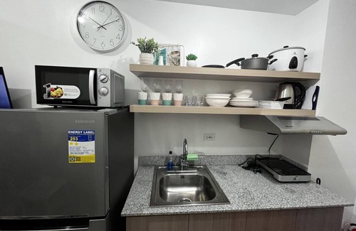 Las Pinas Apartment | Stylish 1BR Condo SM Southmall w/100mbps wifi Netflix Disney +