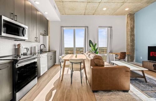 Channel District Apartment | Stylish 1BR in Heart of Channelside