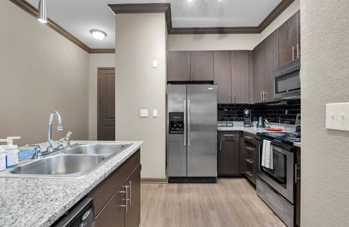 Brady Arts District Apartment | Stylish 1BR Near BOK Center-Gym, Pool, Pet Frndly