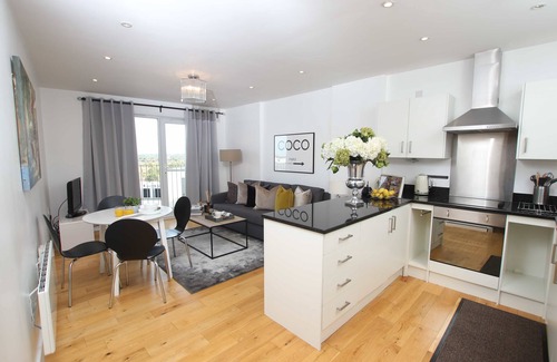 Watford Town Centre Apartment | Stylish 2 Bed/2 Bath Flat with secure parking