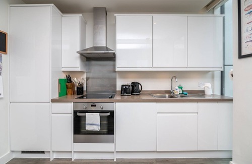 Cathedrals Apartment | Stylish 2-Bed Apartment in Southwark