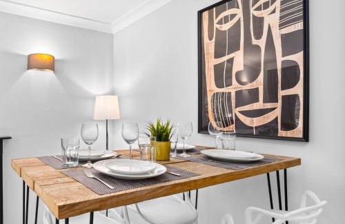 Sutton Coldfield Apartment | Stylish 2-Bed Apartment - Netflix, Garden & Free Parking 21E