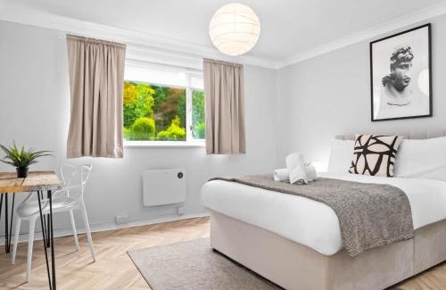 Sutton Coldfield Apartment | Stylish 2-Bed Apartment - Netflix, Garden & Free Parking 21E