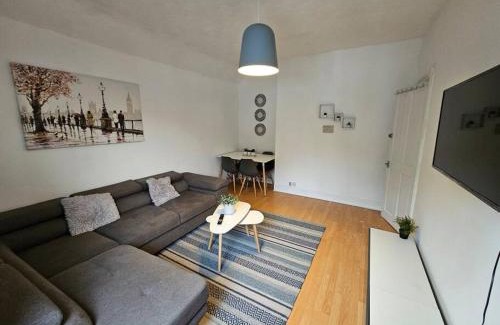 Hunton Bridge Apartment | Stylish 2 Bed Apt - Harry Potter/Leavesden Studios/Watford/Hemel Hempstead - Families/Professionals & Contractors Welcome - Serviced Accomodation