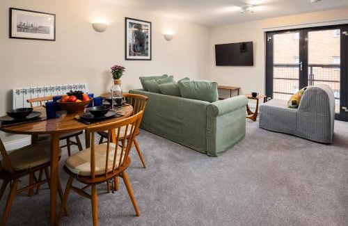 Southampton City Centre Apartment | Stylish 2-Bed City Centre Apartment with Free Parking - At Hem