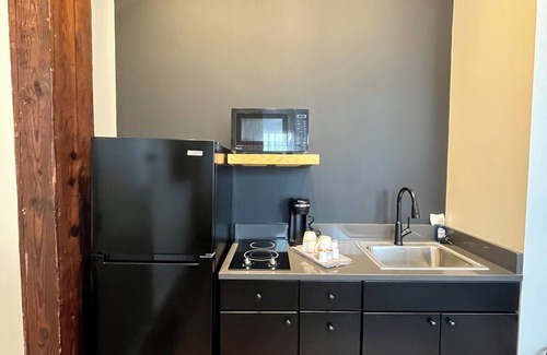 Downtown Toledo Apartment | Stylish 2-Bed Downtown Loft